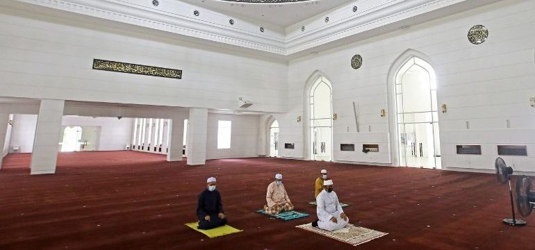 Solat bergilir di masjid