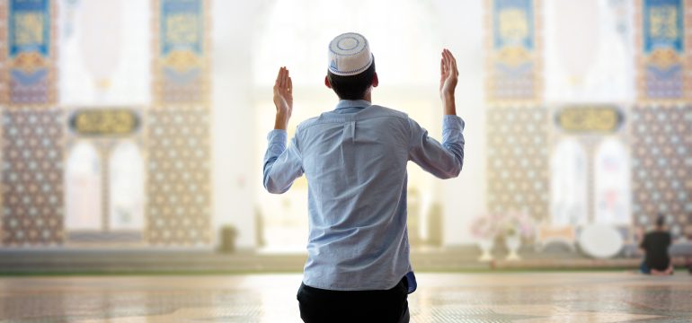 Muslim berdoa bersama bukan Islam