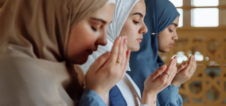 Muslim berdoa bersama bukan Islam